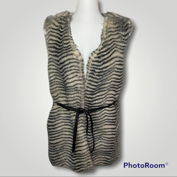 Betsey Johnson Jackets & Blazers - Betsey Johnson Black & White Zebra Stripe Faux Fur Boho Vest With Belt Size S